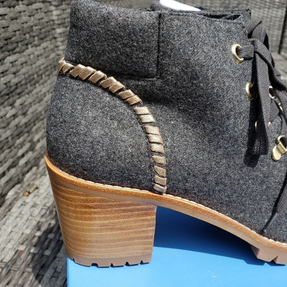 NWT Jack Rogers Poppy Flannel Hiker lug boots size 9.5.